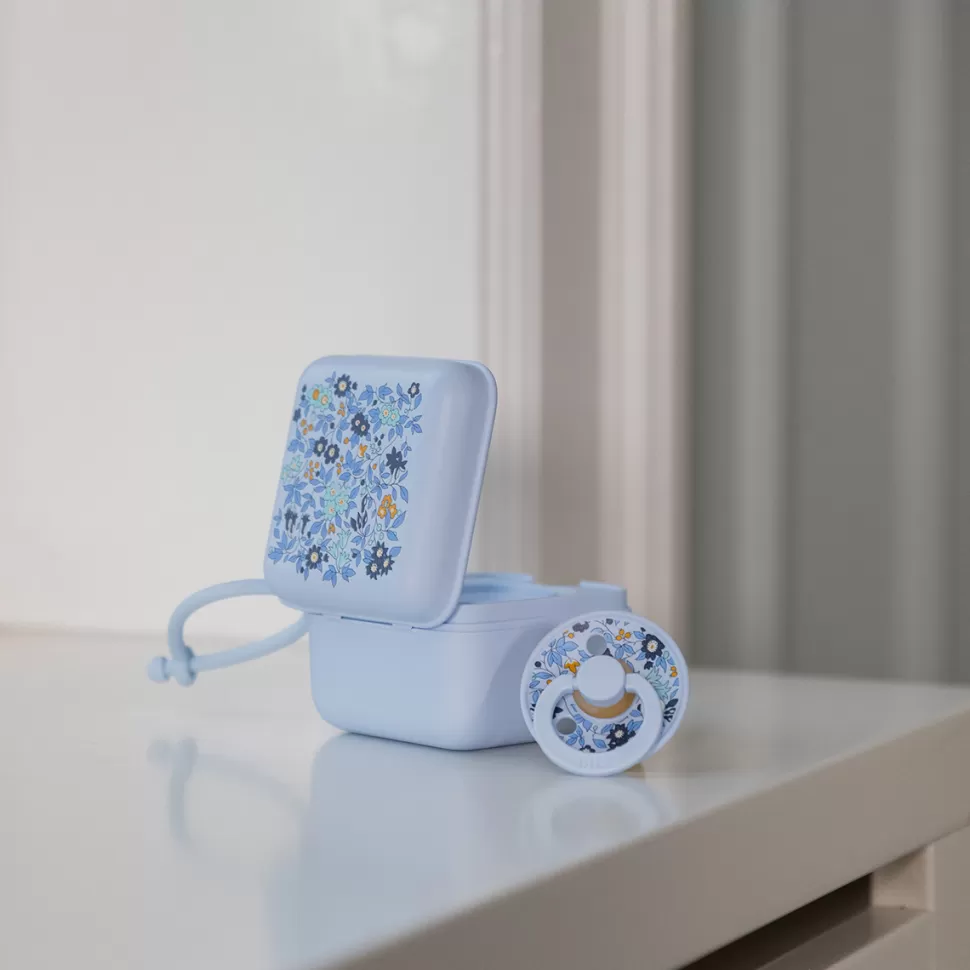 Bibs Succion>Boîte à Tétines x Liberty - Chamomile Lawn Baby Blue