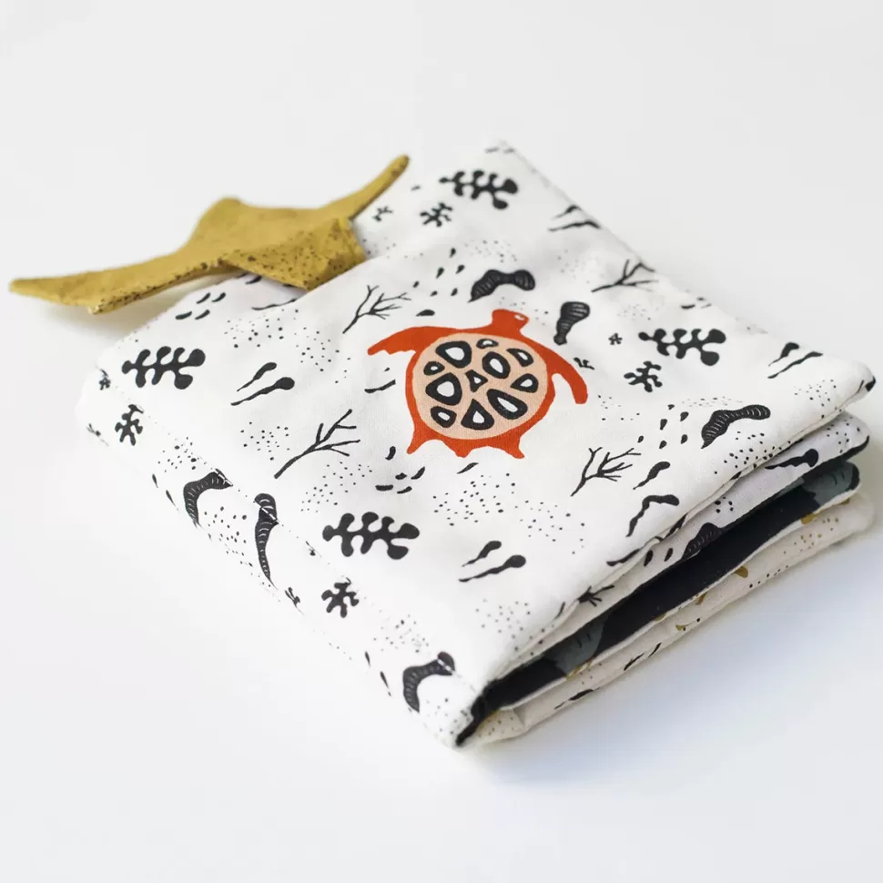 Wee Gallery Livres>Livre en Tissu - Peekaboo Ocean